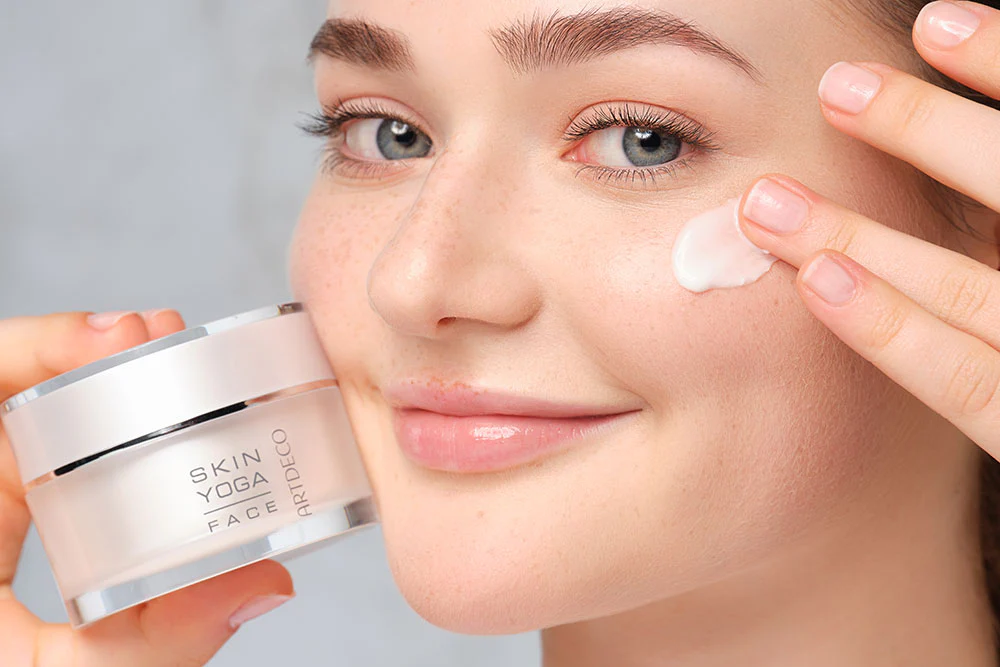 پماد آزلادرم چیست؟🧴| مزایا، عوارض و نحوه مصرف 2 پماد آزلادرم