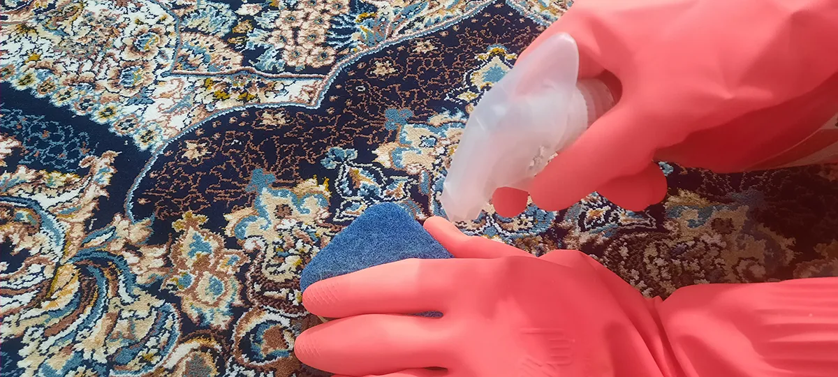 بهترین روشهای تمیز کردن لکه فرش 🧽 راهنمای کامل و واقعی 1 تمیز کردن لکه فرش