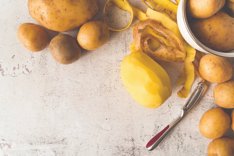 روش‌های آماده‌سازی سیب‌زمینی؛ از پوست کندن تا برش حرفه‌ای