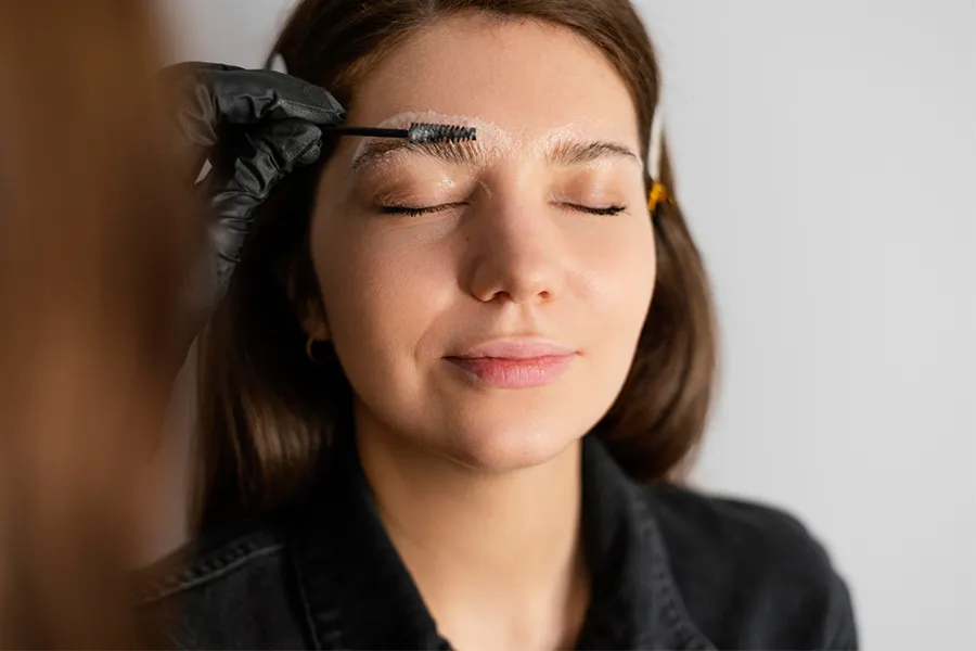 اصلاح فرم ابرو و مژه