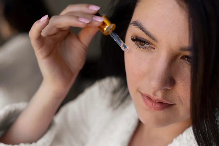 گام به گام برای فرم دادن طبیعی به ابروها: ابروهایی که چهرهتان را زیبا میکنن🪞 4 بهترین راهکارها برای تقویت ابرو