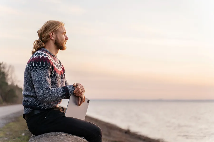 با این تکنیکها، رفع خستگی روزانه دیگر یک رویا نیست!💤⚡ 4 راهکارهای عملی برای افزایش انرژی در طول روز