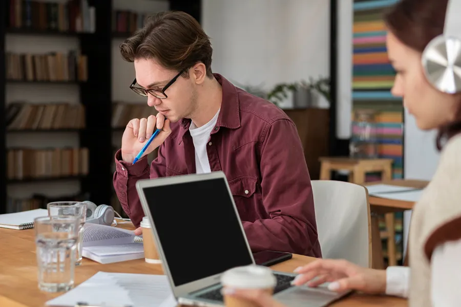 7 حقیقت پشت پرده از معایب شغل های فنی🔧 1 حقیقت دوم: یادگیری مداوم ضروری است