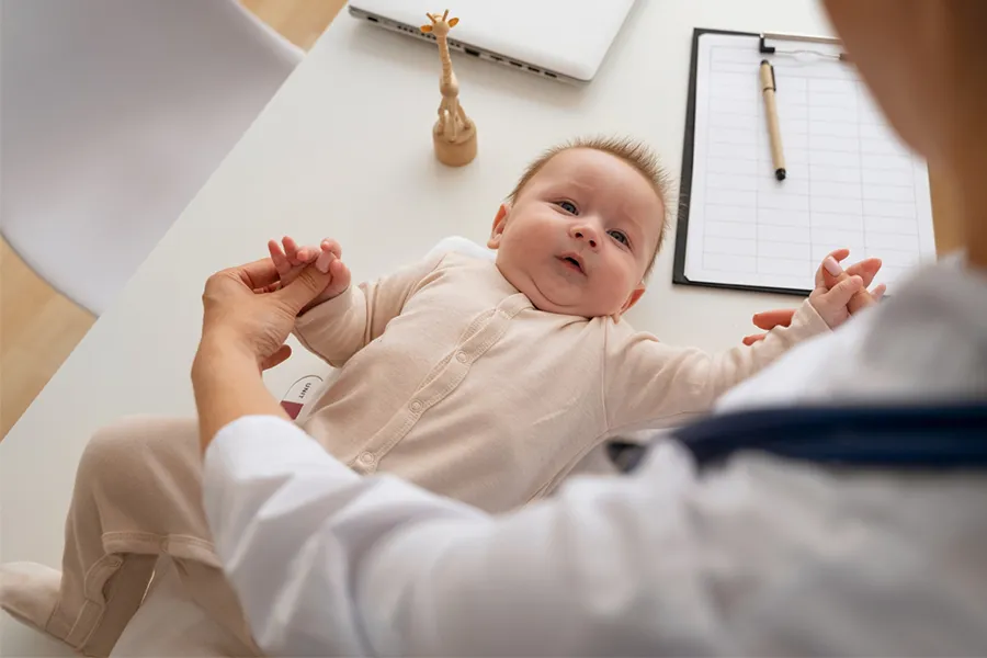 درمان کولیک نوزاد | راهنمای کامل برای آرامش نوزاد و والدین👶 2 درمان کولیک نوزاد؛ از کجا شروع کنیم؟