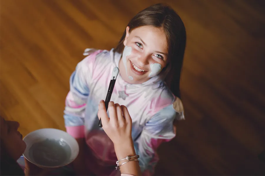 چطور به سبک سلبریتی ها یک روتین پوستی شب موثر بسازیم؟ 🌙 4 رازهای سلبریتی ها در روتین پوستی شب