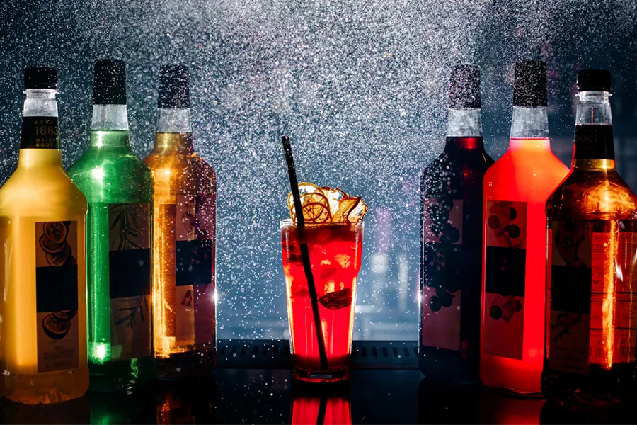 چطور مواد غذایی مضر برای پوست باعث کدر شدن چهره میشوند؟🚫🍔 6 نوشابهها و نوشیدنیهای انرژیزا